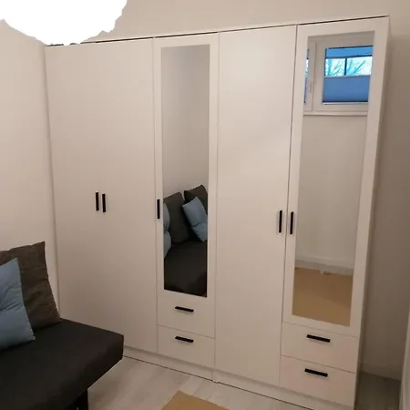 Apartment Glam